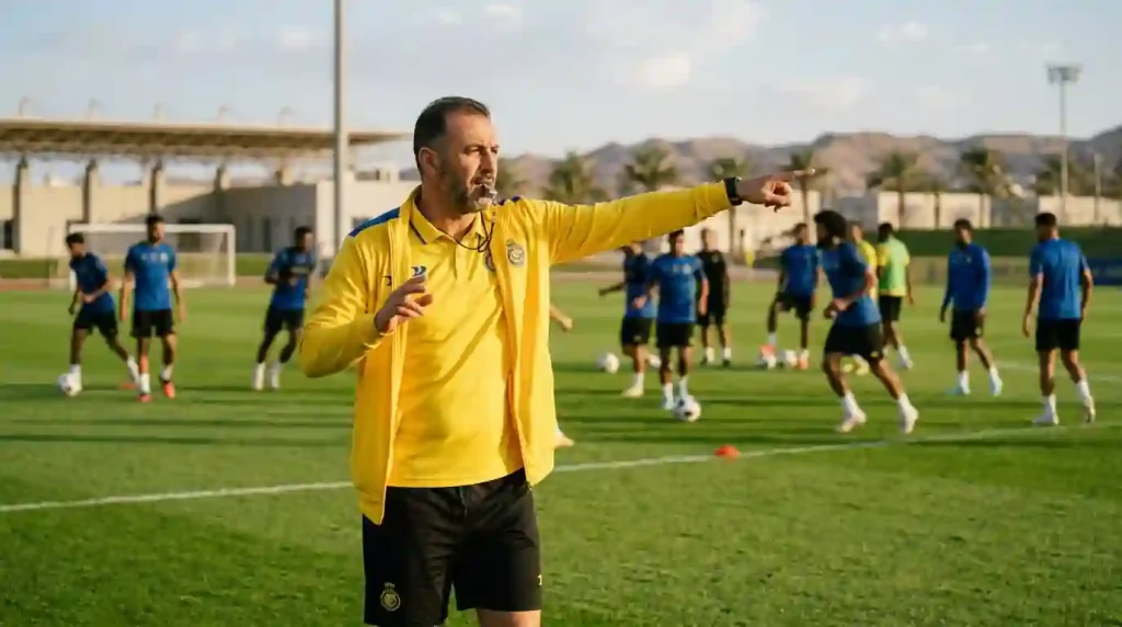 بوستيكوغلو يتابع تدريبات النصر