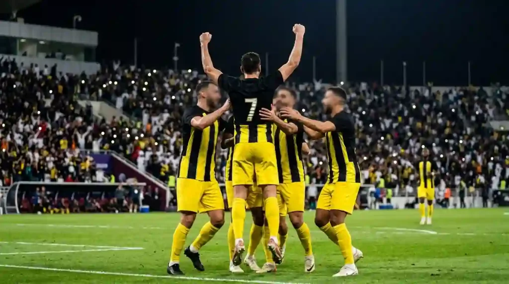 لاعبو الاتحاد يحتفلون بالهدف الثالث