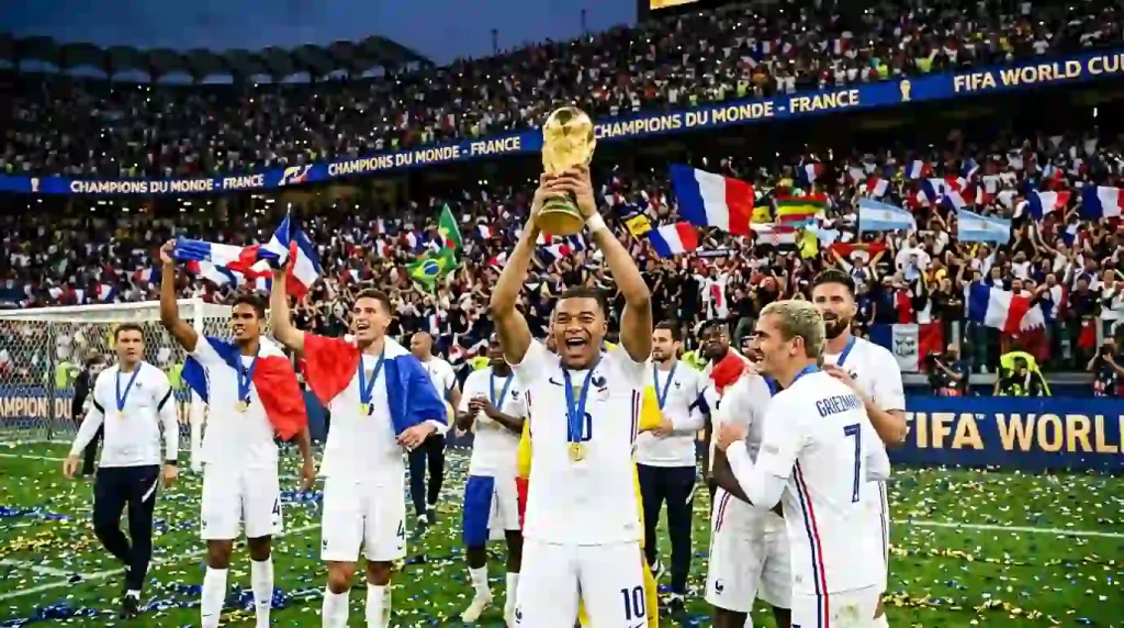 نجوم ريال مدريد يحتفلون بعد المونديال